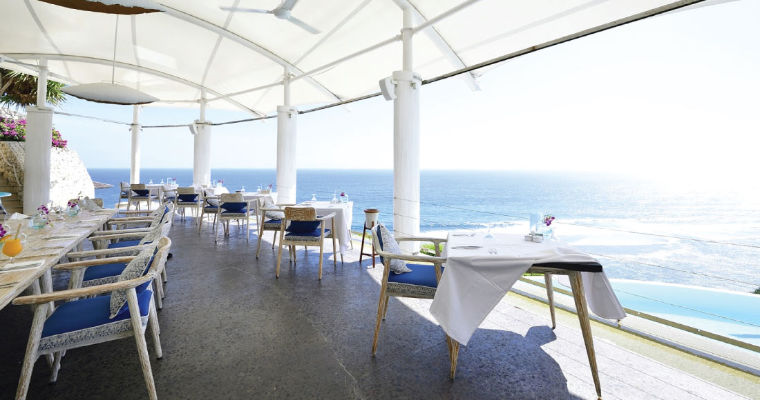 空に浮かんでいるようなバリ島屈指の絶景レストラン「ディマーレ」
