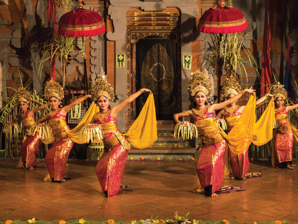 深遠なるバリ・ヒンドゥー文化は、多くの旅人の心をひきつけます