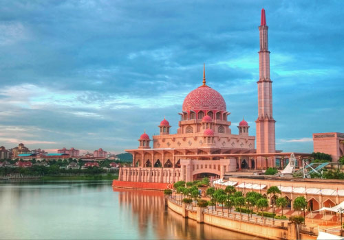 全てがピンク色の世界でも珍しいクアラルンプールのピンクモスク