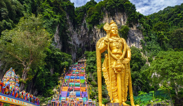 マレーシア屈指の人気パワースポット：バトゥ洞窟