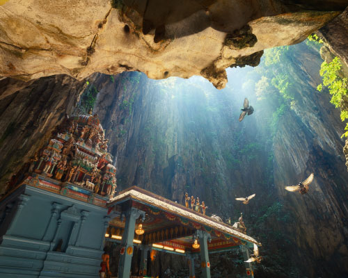 マレーシア・ヒンドゥー教聖地：バトゥ洞窟