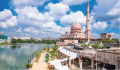 プトラジャヤの美しい街並みとピンクモスクを眺めるプトラ湖クルーズ