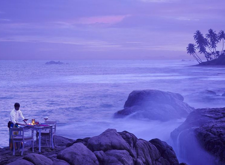 インド洋に浮かぶ絶景と椅子