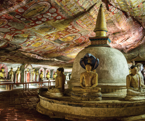2200年以上の歴史を誇る石窟寺院:ダンブッラ黄金寺院