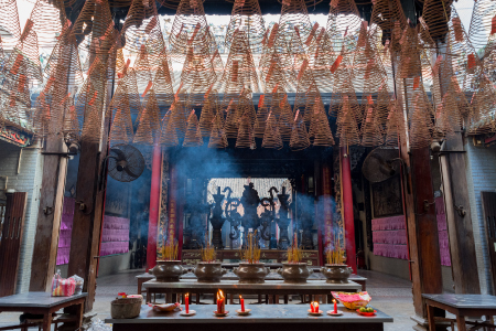 ベトナム最古の荘厳な華僑寺院：ティエンハウ廟