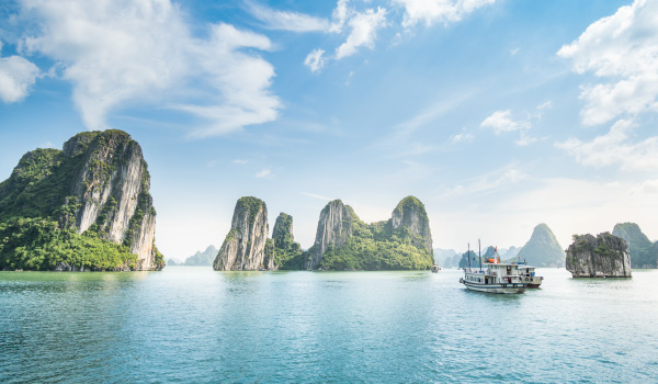 ベトナム屈指の絶景を誇るハロン湾