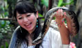 蛇の首巻体験など、ベトナムならではの体験が出来ます